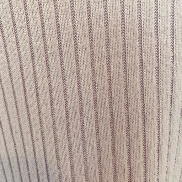 WILD FABLE Light Sweater Lavender V Neck - Picture 4 of 6